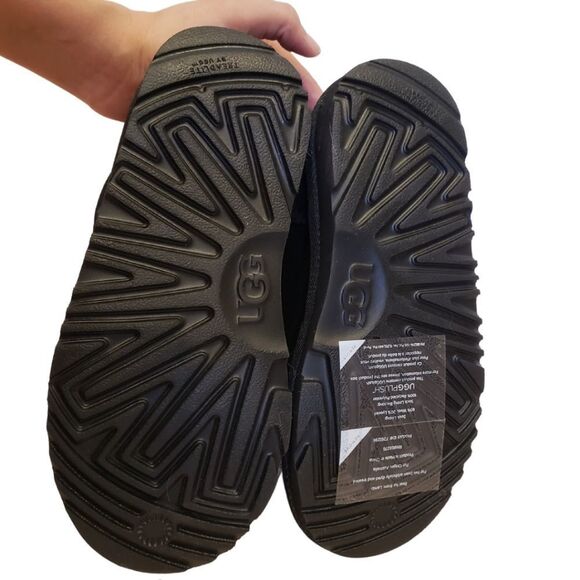 UGG Black Toddlers' Classic II Boot NWOB - Picture 8 of 8